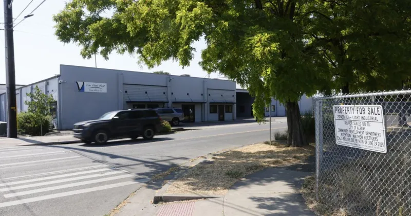 Albany opens up former homeless site for bids again