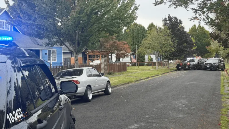 Armed suspect involved in standoff with police in Longview
