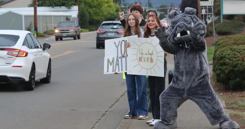 Sutherlin students promote suicide awareness with Signs of Hope