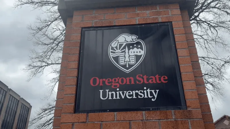 Classified staff for Univeristy or Oregon and Oregon State vote to strike