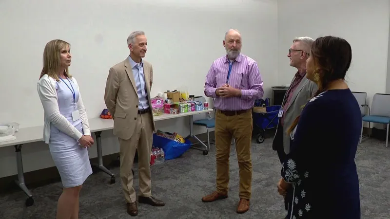 Mayor Wilson tours citizenship clinic on Citizenship Day
