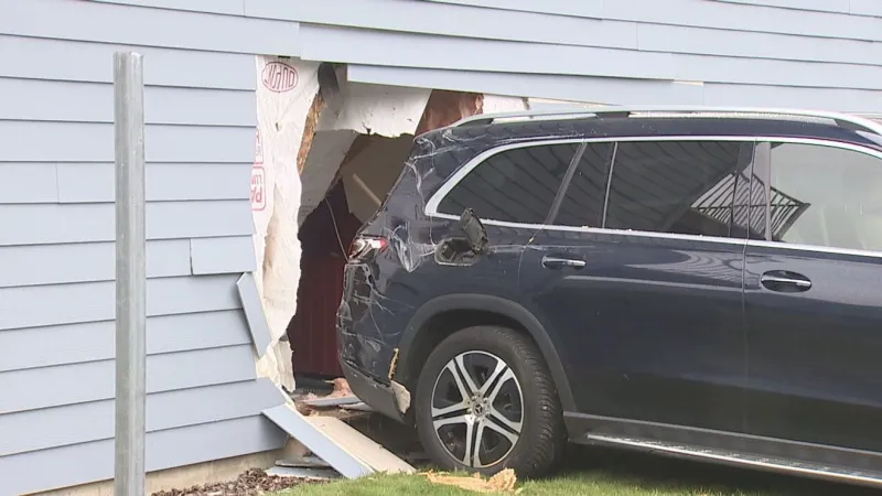 Driver mix-up sends car crashing through wall of Camas townhouse