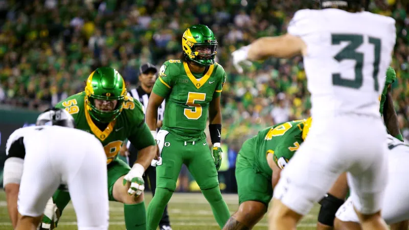 Moore throws for 4 TD passes as No. 21 Oregon routs Portland State 84-0