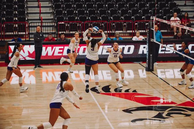 Pilots Go Undefeated at Eastern Volleyball Tournament