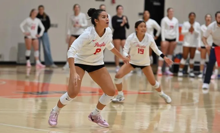 Boxers fall at Pacific Lutheran in three sets