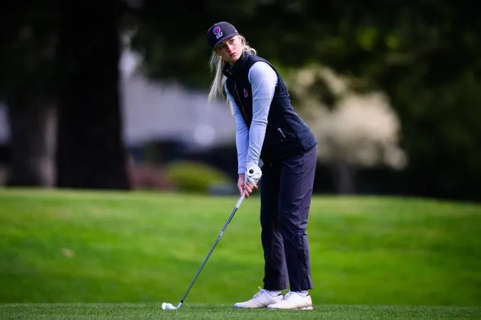 Yorimoto and women's golf finish third in season debut