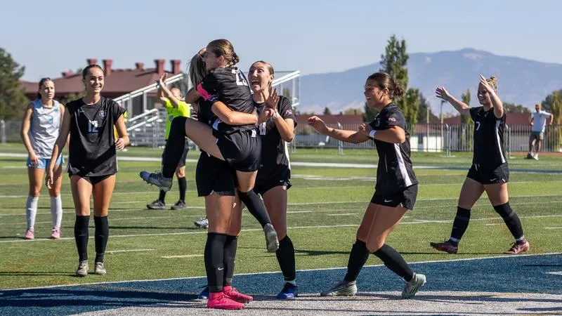 Mountaineers Edge Warner Pacific 1-0