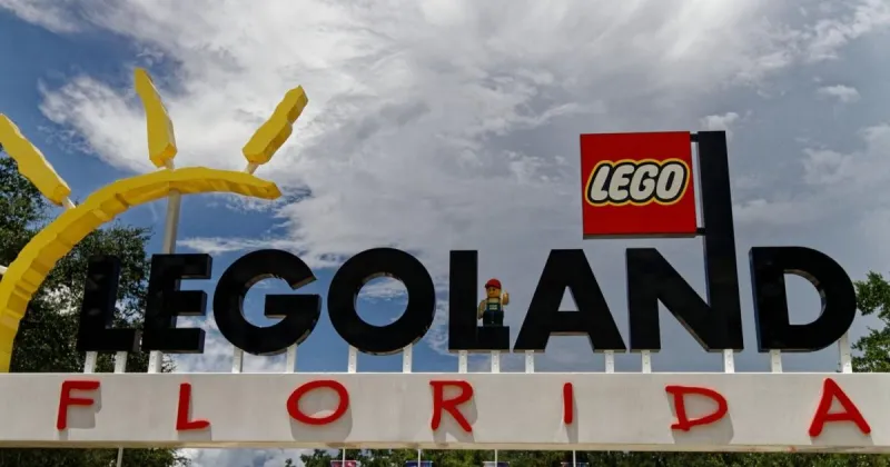 Christmas at Legoland: Lego Santa drone show, Rap Battle, Reindeer Refuel