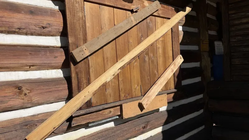 Vandalism threatens winter opening of Gold Lake Sno-Park shelter