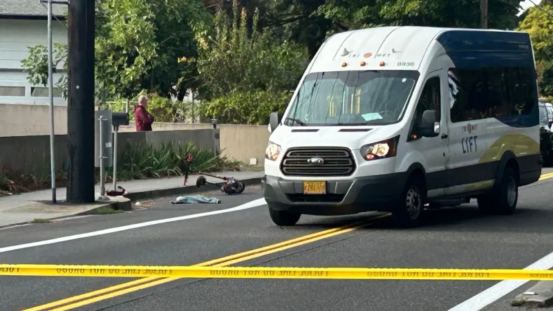 Crash involving TriMet Lift bus leaves bicyclist critically injured in SE Portland