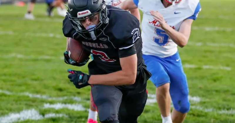 Prep Football: Douglas defeats Madras 36-18 in nonleague game