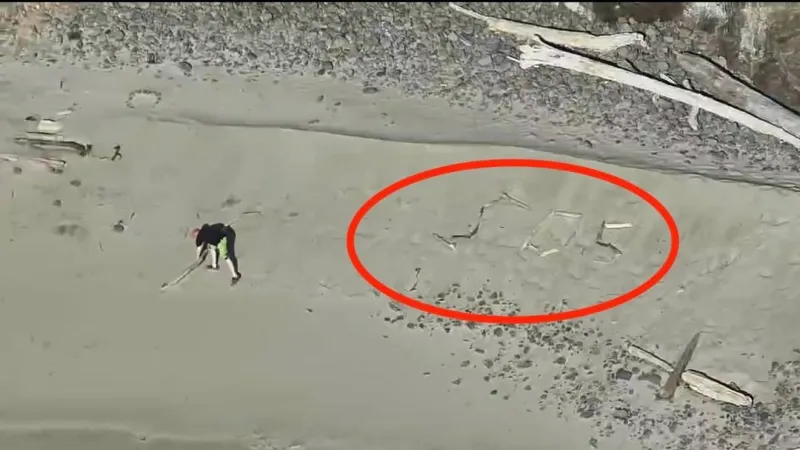 Crews make high-risk rescue of tourists trapped on Oregon coast beach