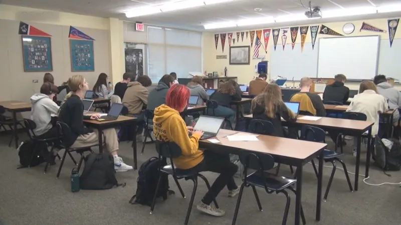 School board debates proposal to cut student screen use in Portland classrooms