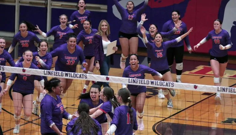 Volleyball cages the Bruins in four set win in Newberg