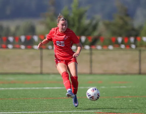 Wolves, Red Hawks Battle to 0-0 Draw