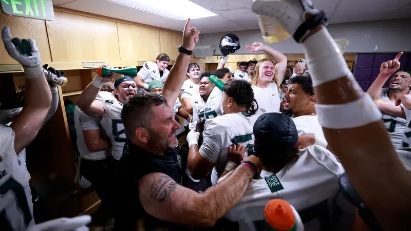 Vikings Walk-Off Weber State on Last-Second Field Goal, Deliver First Win of Chris Fisk Era