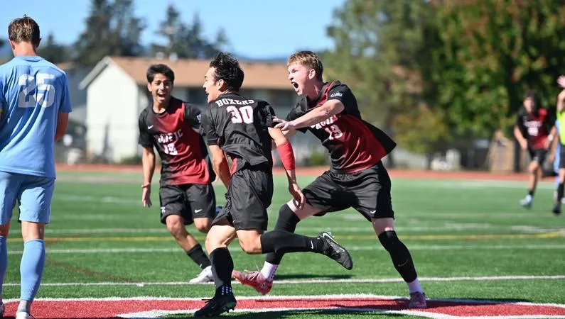 Boxers battle Whitman to 2-2 draw