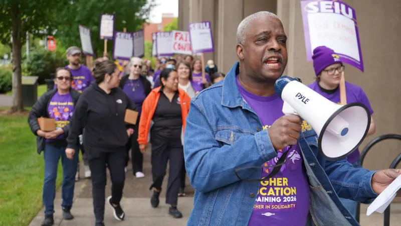 Oregon's public universities, classified workers narrowly avoid strike