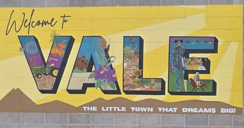 Local teachers help stir Vale students' imaginations, and some paint