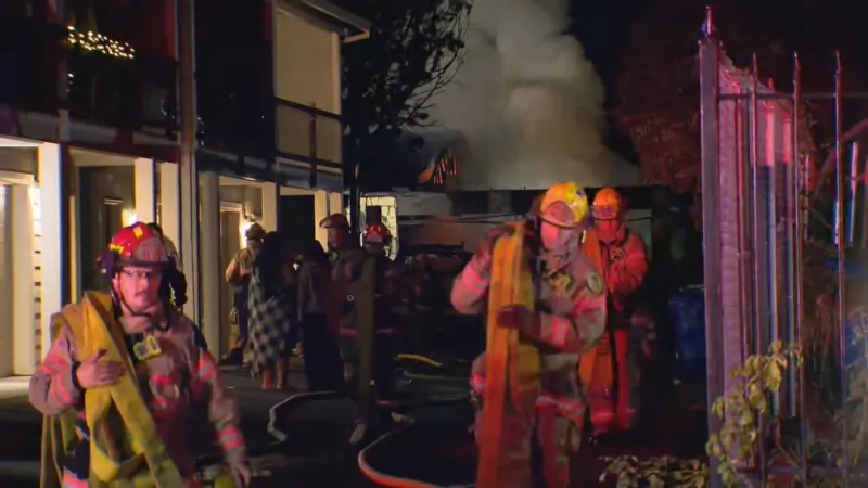 Firefighters battle natural gas-fed fire in SE Portland, nearby townhomes evacuated