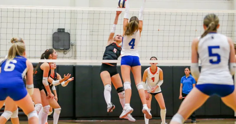 Prep Volleyball: Roseburg routs Grants Pass in three