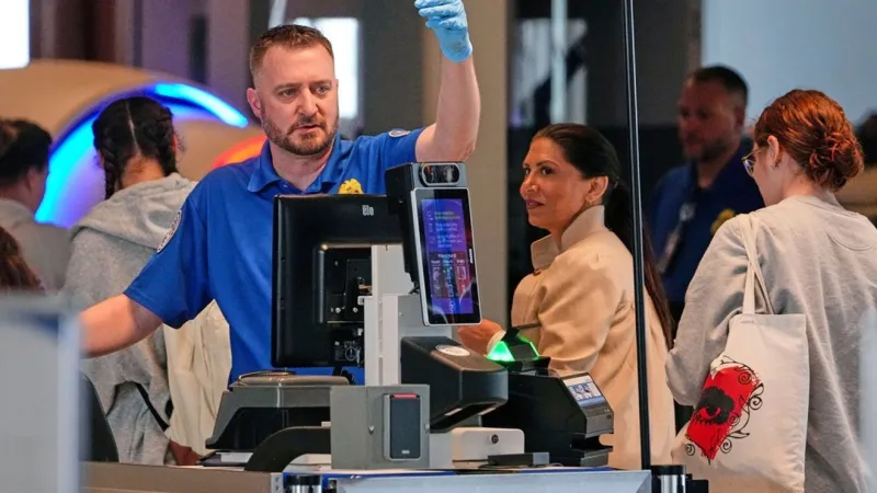 TSA officers now required to stand while checking IDs at US airports