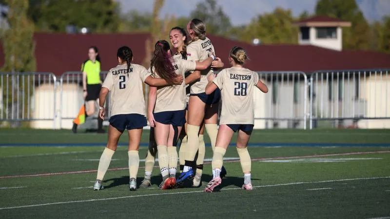 Women's Soccer Upsets No.4 Yotes 1-0