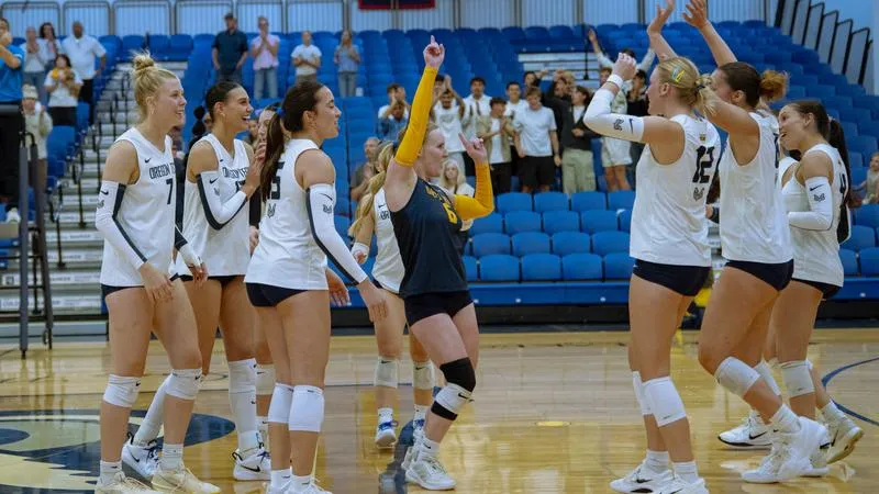 Lady Owls Cruise to Straight-Set Win Over Evergreen
