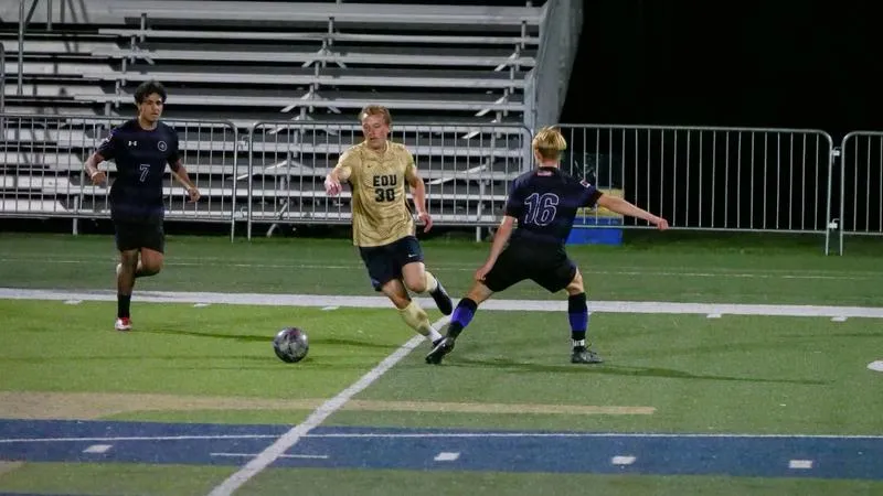 Fedina's Last-Second Strike Lifts Mountaineers Past Yotes