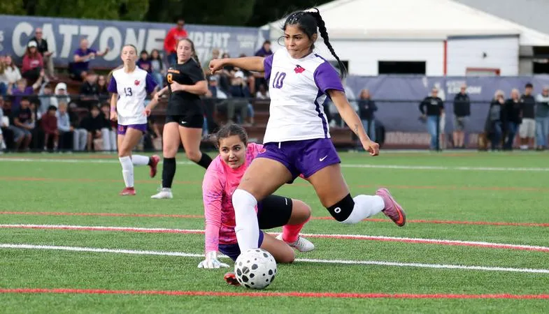 Rendon's early goal not enough against Pacific Lutheran