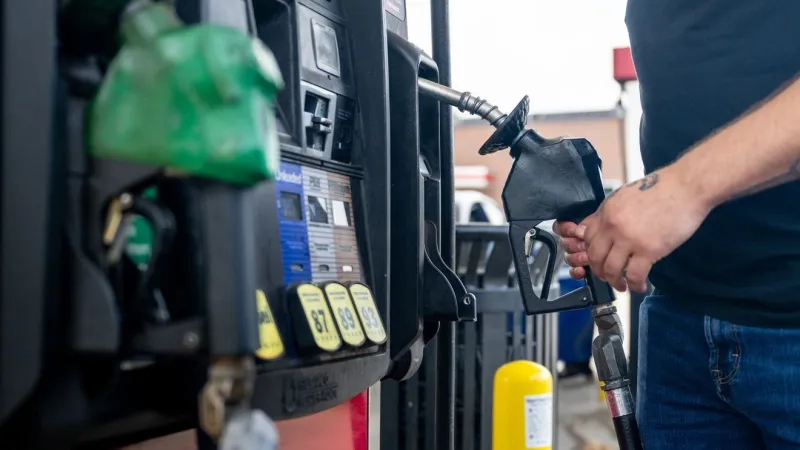 Average Eugene gas prices dip back under $5 per gallon
