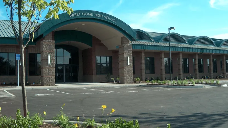 Sweet Home HS football player suffers severe head injury in game