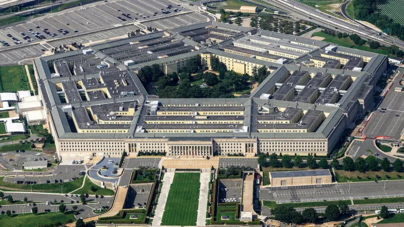 Elon Musk and Palmer Luckey's new Pentagon roles raise ethics worries