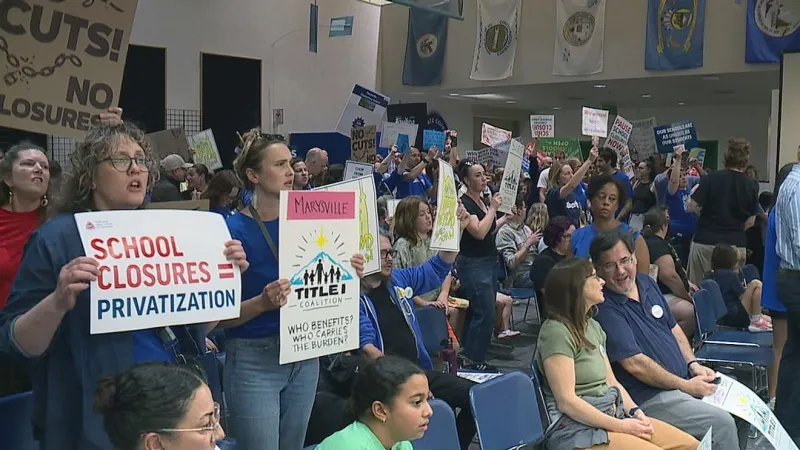 Parents and teachers cram into PPS board meeting, calling for delay on closures