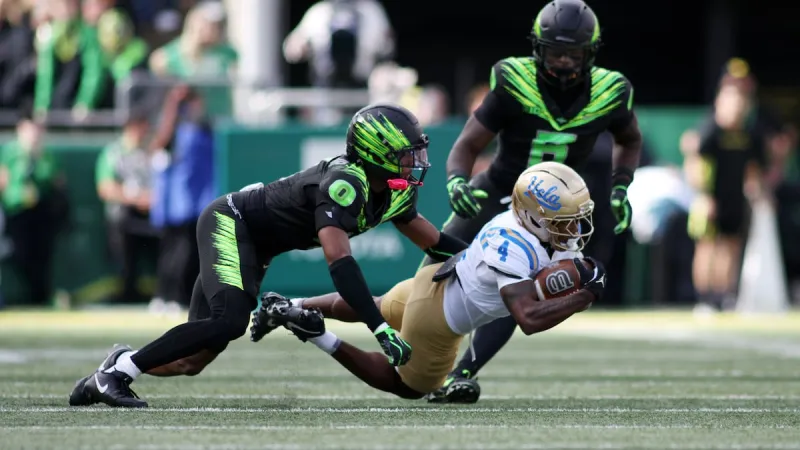 No. 21 UCLA downs turnover-plagued No. 13 Oregon 17-15 to remain undefeated