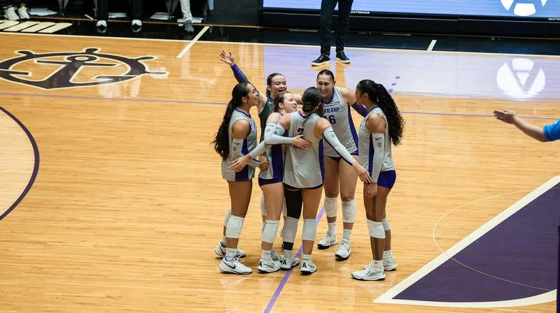 Pilots Fall in Four Sets to Saint Mary's