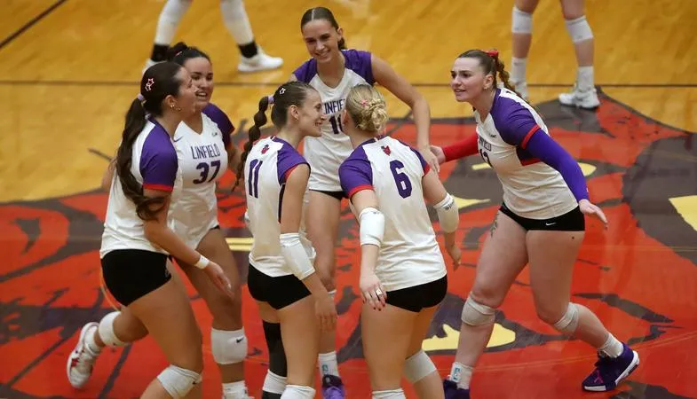 Volleyball responds with a dominant road win over Pacific