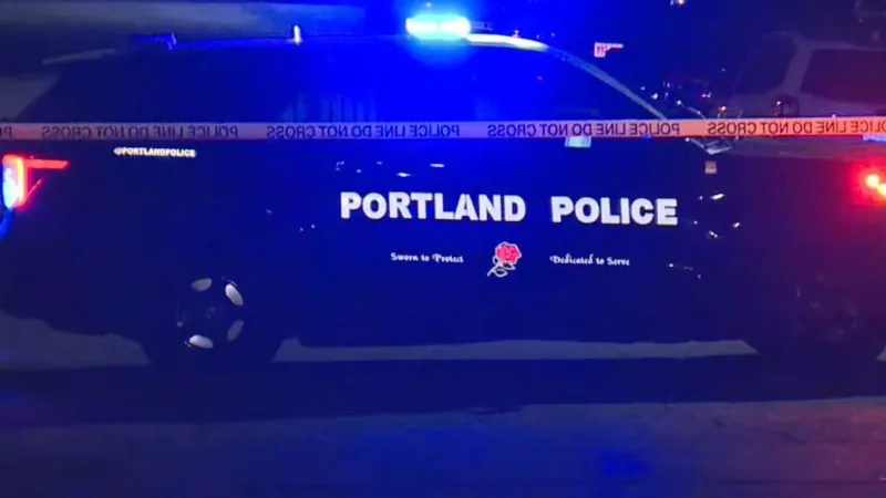 Driver dies in hospital days after crashing into tree in NE Portland, police say
