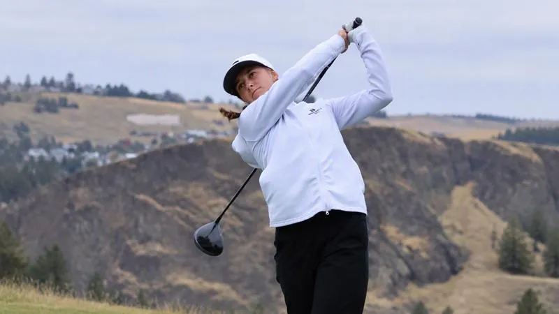 Hix Leads Beacons to Sixth Place
