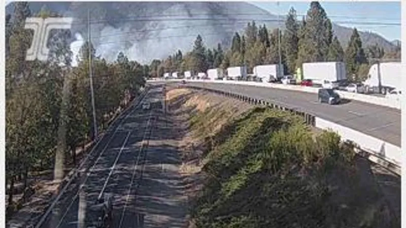 Wildfire near Rogue River causes delays, lane closures on I-5 southbound, ODOT says