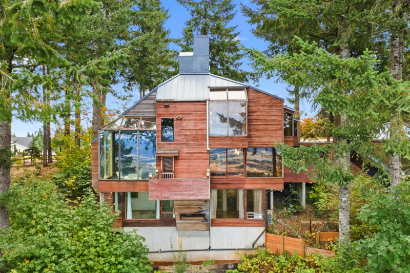 Property Watch: A Midcentury Retreat by a Historic Architect