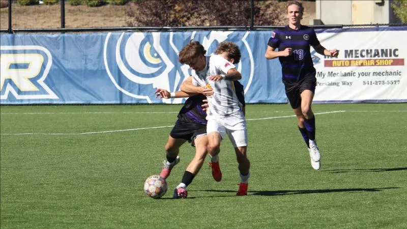 Tech Holds Halftime Lead, But C of I Rallies to Top Owls