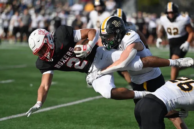 Boxers fall to Pacific Lutheran on homecoming