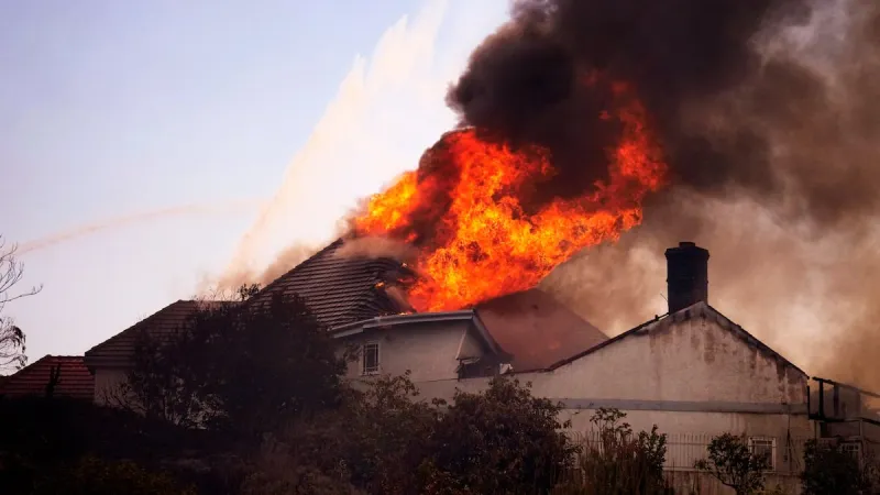 Firefighters gain ground on Southern California blaze, allowing thousands to return home