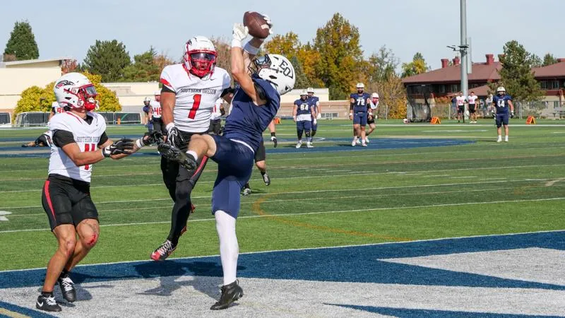 Mountaineers Secure Thrilling Homecoming Victory Over Raiders