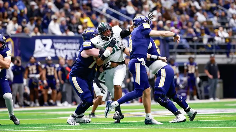 Hot Start Not Enough as Lumberjacks Come Back to Beat Vikings, 38-25