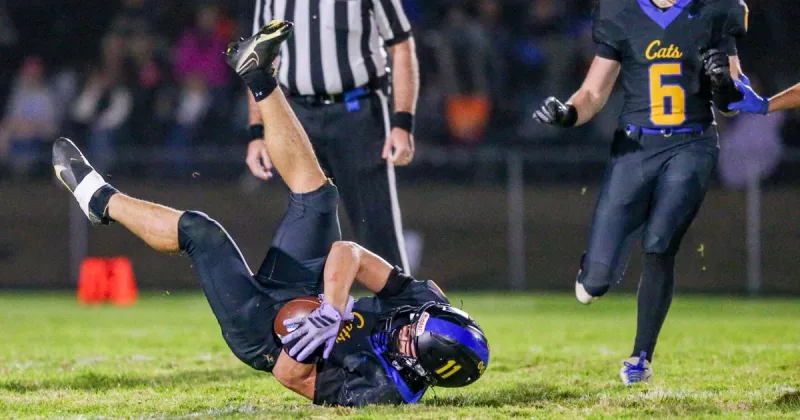 Prep Football: Glide muscles to 28-22 victory over Myrtle Point in SD4 game