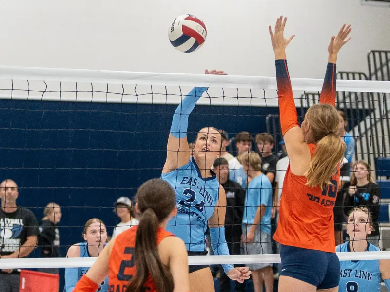 East Linn stays in race for volleyball playoffs
