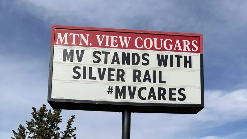 Teachers, staff leave words of encouragement as Bend students prepare to return to class