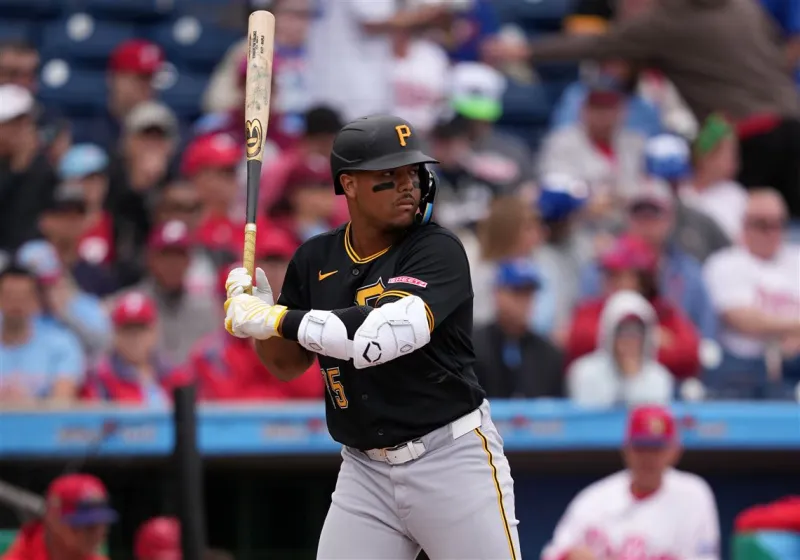 Sources: The Pirates are promoting OF Esmerlyn Valdez, their No. 9 prospect, to the majors
